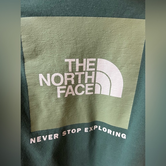 The North Face Green Hoodie - Picture 5 of 8